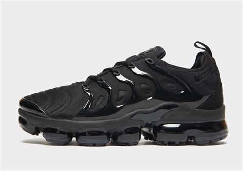 This sneaker sets a new bar all on its own. . Mens vapormax